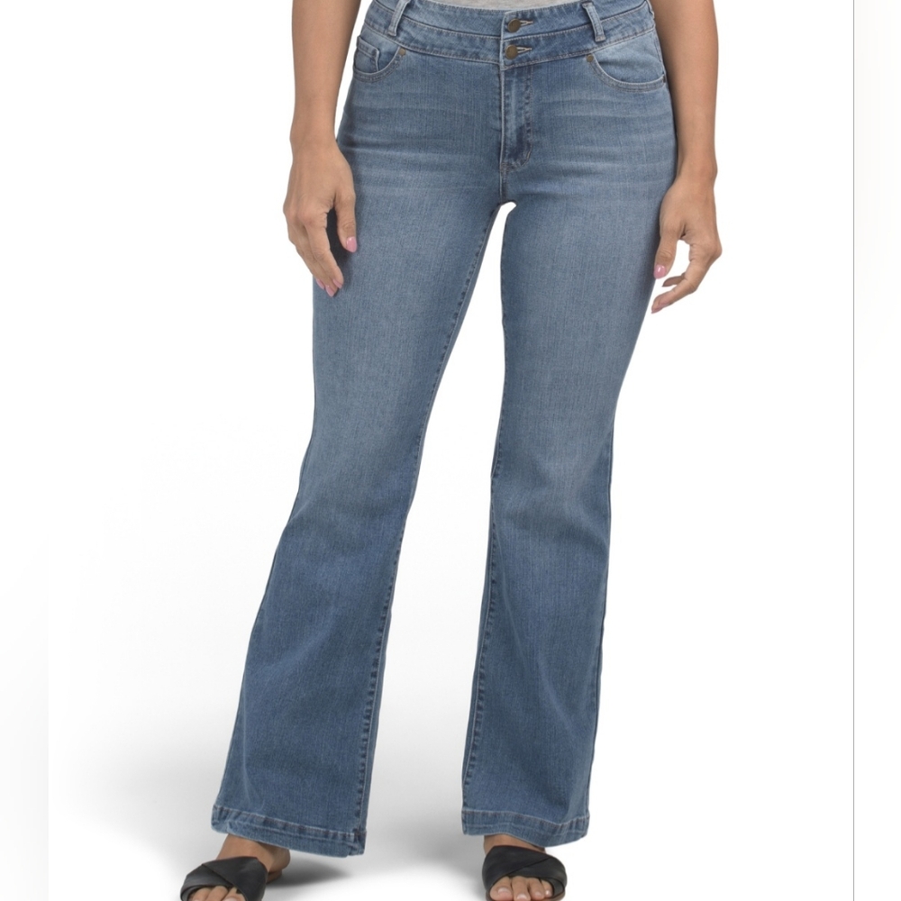 D. JEANS Women’s High-Waisted Flare Leg Jeans – Medium Wash, Size 4